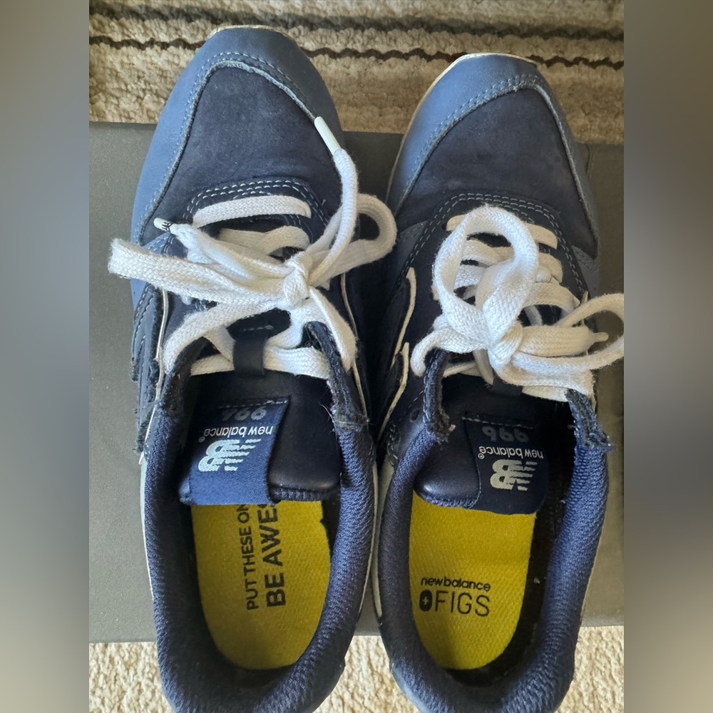 FIGS New Balance 996 women’s Blue and White Sneakers - Pre-loved EUC - Size 6